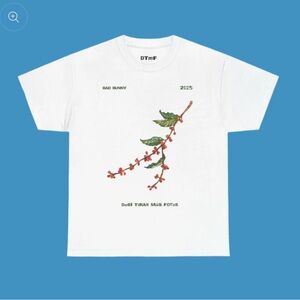 Debí Tirar Más Fotos Bad Bunny tour 
Graphic Tee with Floral Design